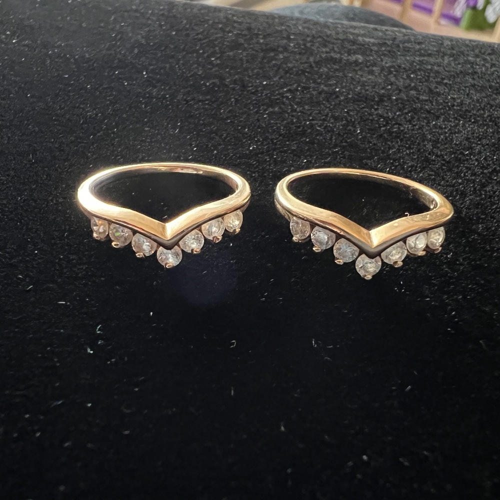 Estate Vintage 14K Plumb Gold Ring Pair with Clear Stones in V-formation